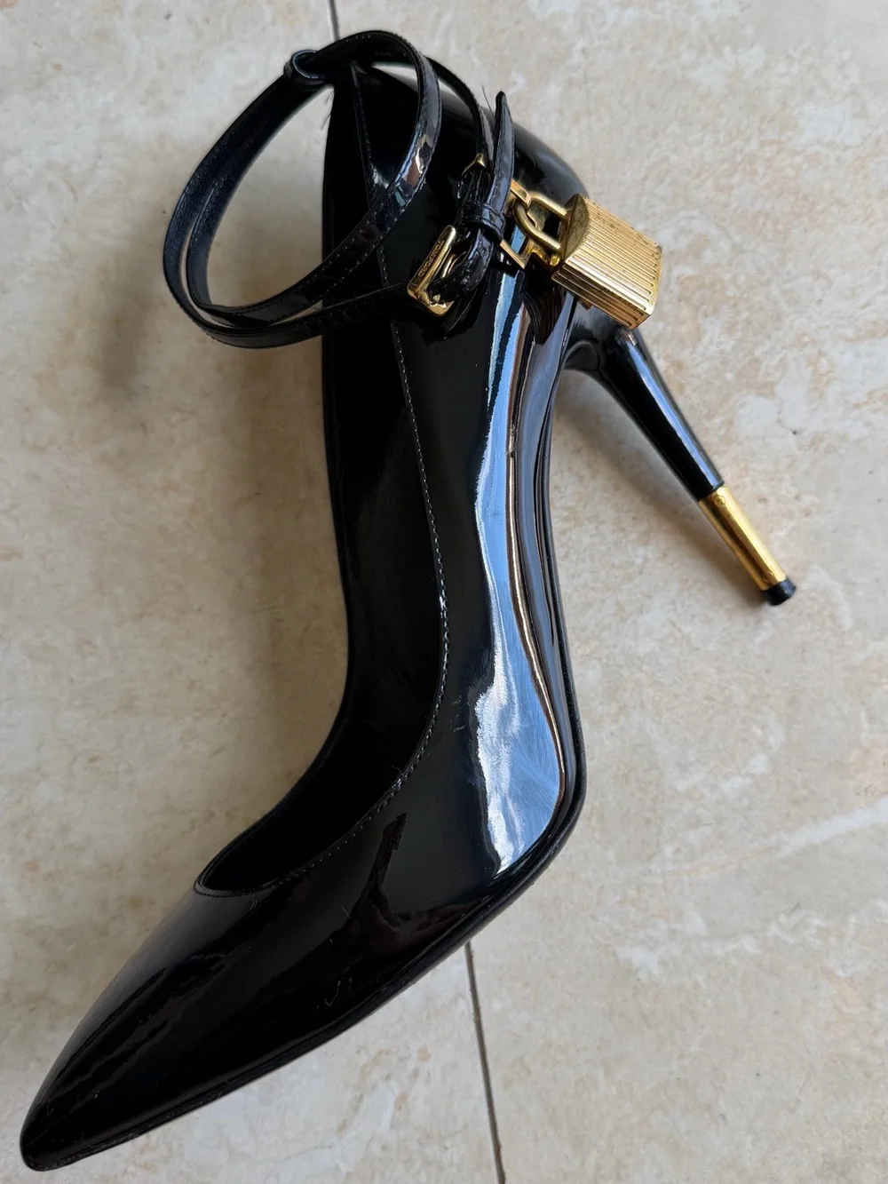 Tom Ford Black Patent Leather pointed  Ankle-Strap Pumps w/ Gold Padlock sz 39.5